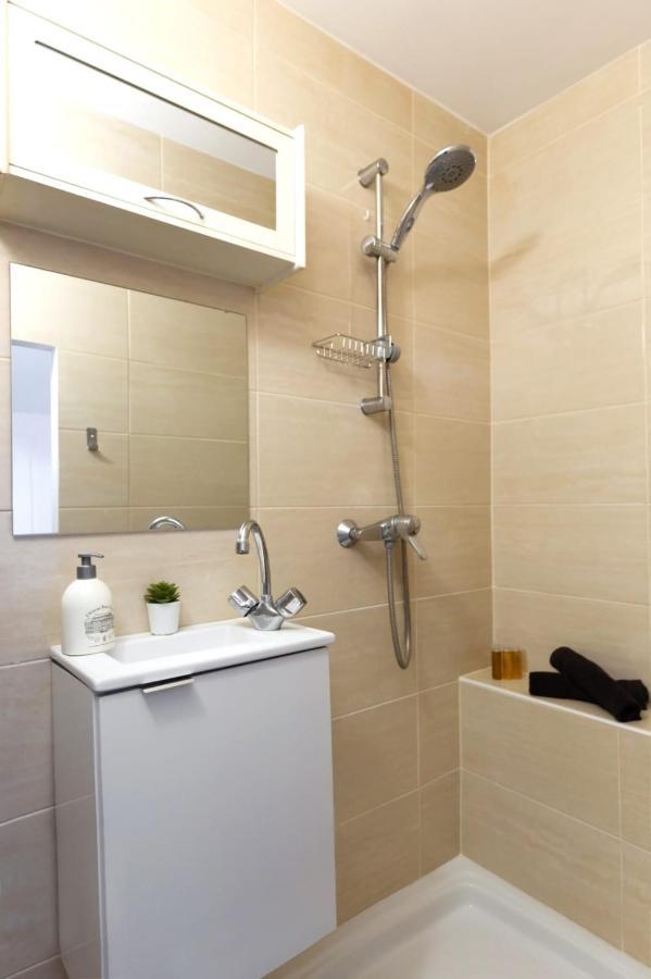 Appartement Cosy Et De Bon Standing ฟอนตีเนย์-ซูส์-บัวส์ ภายนอก รูปภาพ